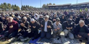 Maske gözlük şapka takanlar