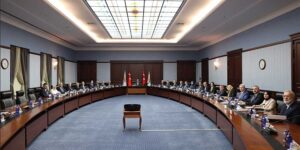 AKP’ye katılım sağladı