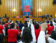 Görevlerini bıraktılar.