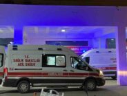 Bir tır, seyir halinde bulunan yolcu otobüsüne çarptı