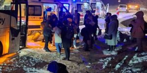 Otobüs kazası sonucu yolcular yaralandı.