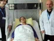 Mide Ağrısı Çeken Kadın Doktora Gitti.