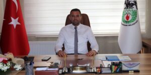 İstifa Ettiğini Duyurdu.