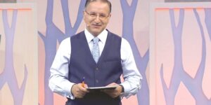 Ekranların Bilge Yüzü Mustafa Karataş: Gönüllere Taht Kuran Anlatımıyla İslamiyet ve Hayat Üzerine Değerlendirmeler.