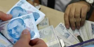 Maaş düzenlemesinde yeni perde! En düşük emekli maaşına yapılacak artışın, refah payı ilavesiyle daha tatmin edici bir noktaya taşınması gündemde.