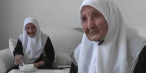 Yüz on yaşını doldurmuş Şemsi Nine